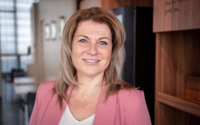 Esther van Dijk, aandachtsfunctionaris huiselijk geweld en kindermishandeling Esther van Dijk, aandachtsfunctionaris huiselijk geweld en kindermishandeling